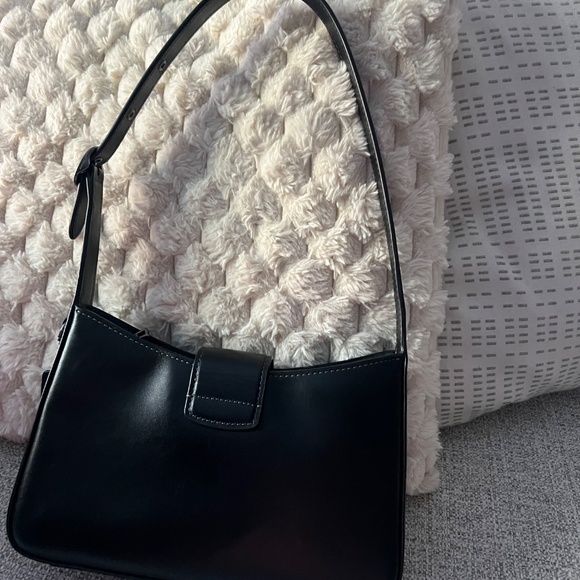 Eliza Shoulder Bag With Zipper Closure - Picture 5 of 7